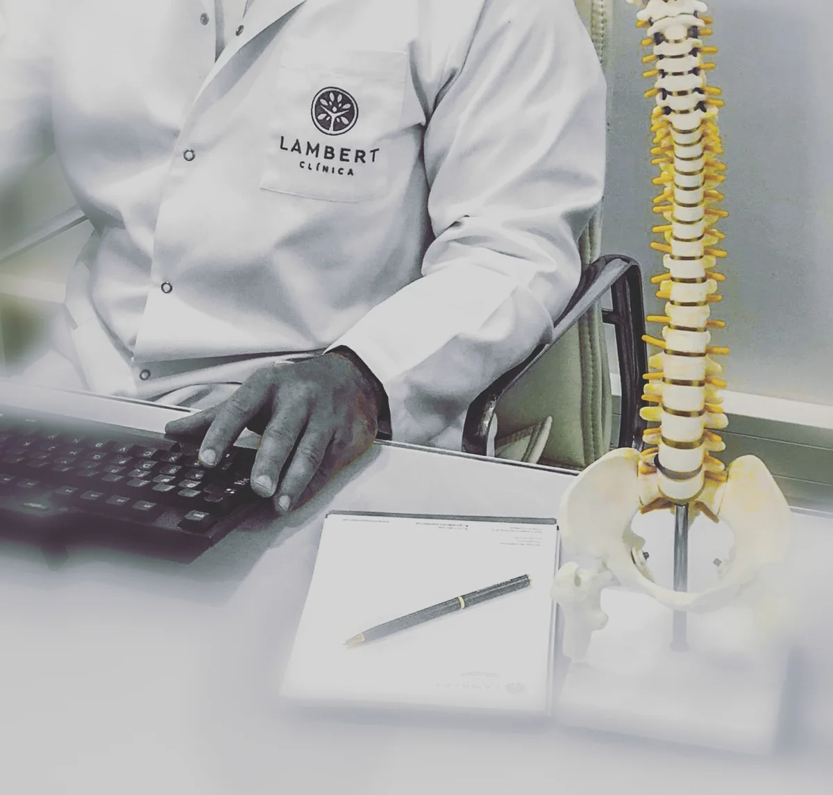 Osteopatia João Martins / Osteopathy Office (Licence: ACSS nºC0100103) Health License — Osteopaths em Lisbon — 2
